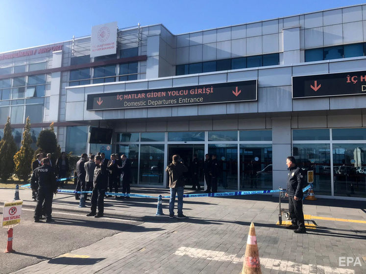 У турецькому аеропорту двоє поліцейських влаштували сварку зі стріляниною