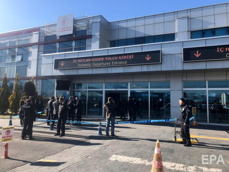 У турецькому аеропорту двоє поліцейських влаштували сварку зі стріляниною