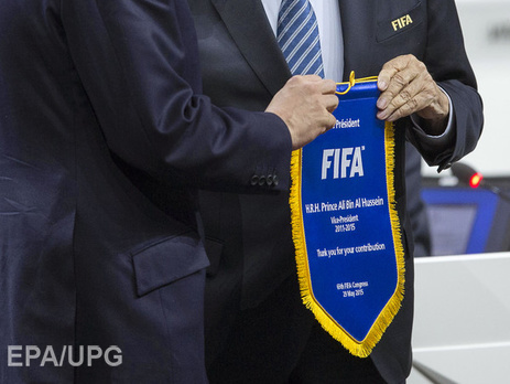 Акционеры Adidas требуют отказаться от спонсорства ФИФА