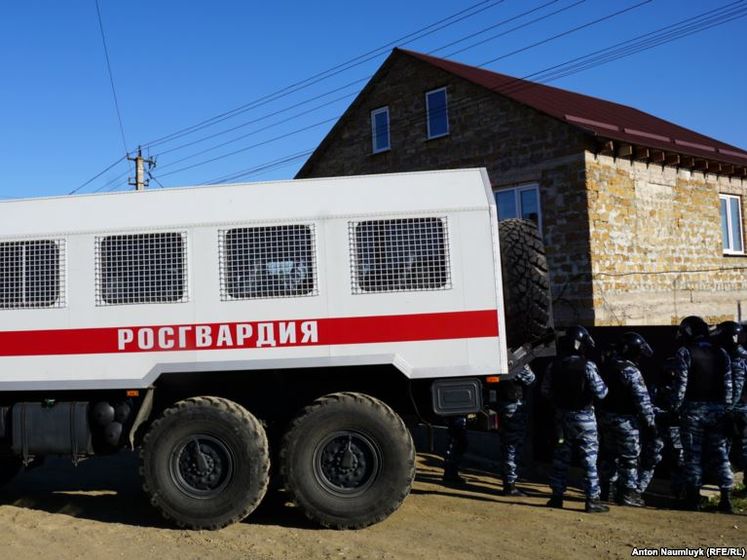 У Криму силовики затримали 14 кримських татар