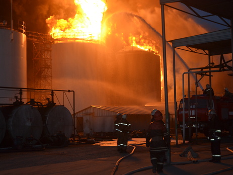 МВД: Предварительная причина пожара на нефтебазе под Киевом – 