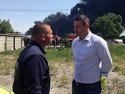 Кличко: Под Киевом проводят замеры продуктов горения в воздухе