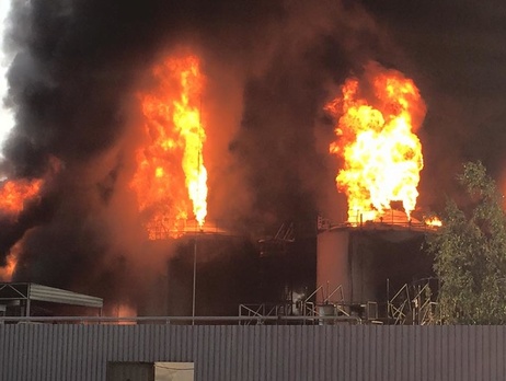 Полторак: Военные готовы помочь в тушении пожара на нефтебазе