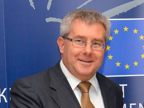 Вице-президент Европарламента Чарнецкий завел украиноязычные страницы в Facebook и Twitter