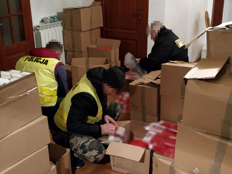 В Польше задержаны восемь граждан Украины по подозрению в нелегальном производстве и продаже сигарет