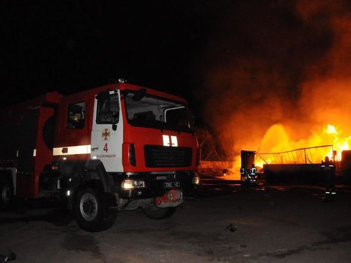 В прокуратуре заявили, что пожар на автостоянке в Кропивницком стал следствием нарушения техники безопасности при транспортировке и перекачке газа