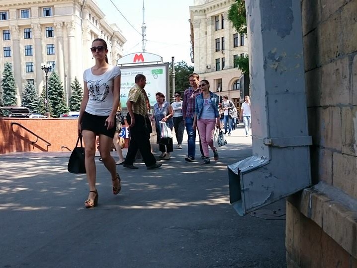 Силовики обезвредили гранату, заложенную возле выхода из метро в Харькове