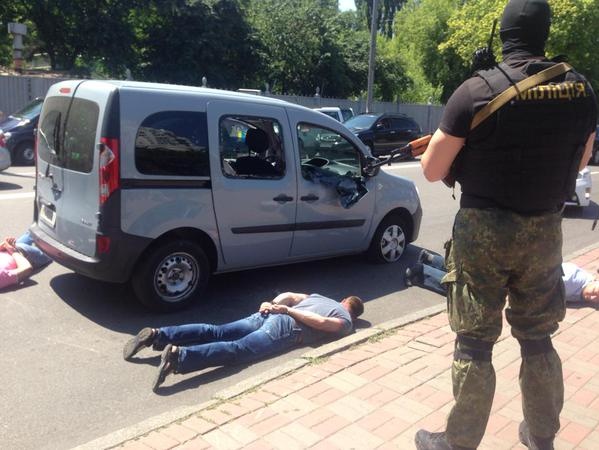 Антон Геращенко: В центре Киева милиция открыла стрельбу во время задержания подозреваемых в организации крупного конвертационного центра