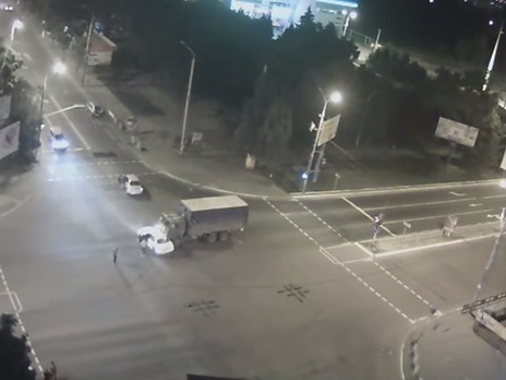 МВД: В Мариуполе военный на КамАЗе врезался в два легковых автомобиля, пострадали два человека