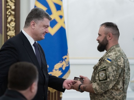 Порошенко вручил государственные награды 