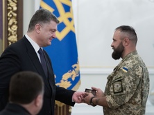 Порошенко вручил государственные награды 