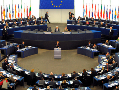 Европарламент приветствует отставку Блаттера с поста президента ФИФА