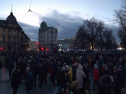 На встрече Порошенко с избирателями во Львове "Нацкорпус" устроил акцию протеста