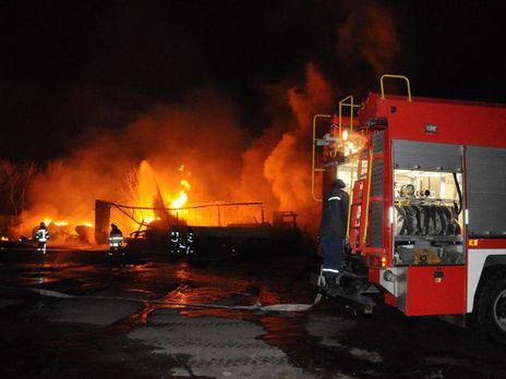 По факту пожара на автостоянке в Кропивницком прокуратура объявила подозрения двум лицам