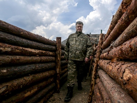 В Мариуполе Порошенко осмотрел фортификационные сооружения и представил нового губернатора. Фоторепортаж