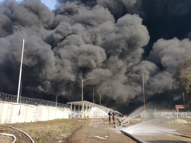 Госслужба по чрезвычайным ситуациям: Ущерб от пожара на нефтебазе под Киевом может составить около 39 млн грн