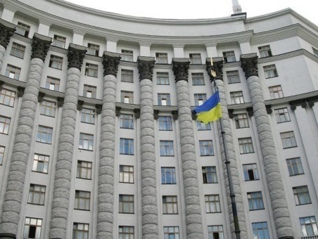 Кабмин заслушает доклад Авакова и Чечеткина о ходе ликвидации и последствиях пожара на нефтебазе под Киевом