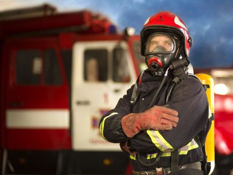 В Киевской области горит цех по изготовлению армейского обмундирования – ГСЧС