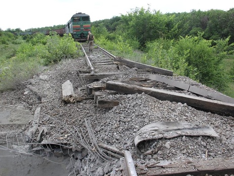 В районе Попасной боевики взорвали железнодорожное полотно