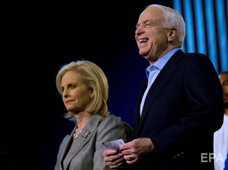 Вдова Маккейна будет наблюдателем на выборах президента Украины