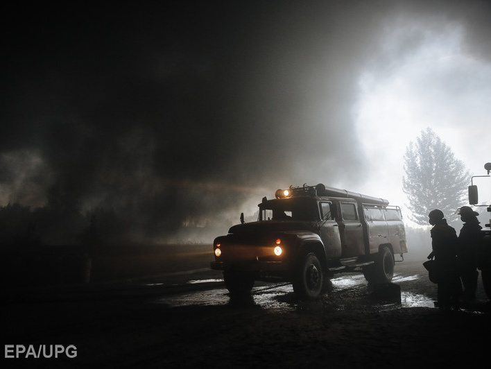 Глава ГСЧС: Угроза взрыва на нефтебазе под Киевом сохраняется