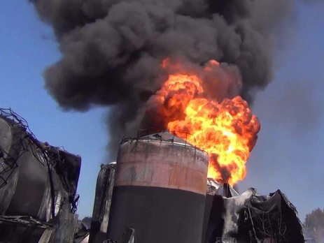 Новый пожар на нефтебазе под Киевом. Фоторепортаж