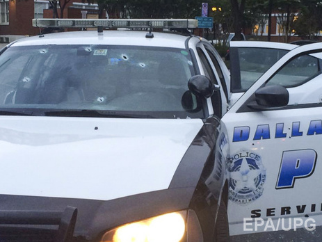 Человека, стрелявшего около 200 раз в управление полиции в Далласе, вероятно, убили