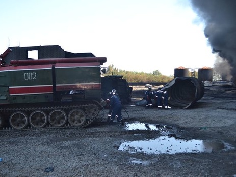 Госслужба по ЧС: На нефтебазе под Киевом продолжает гореть один резервуар