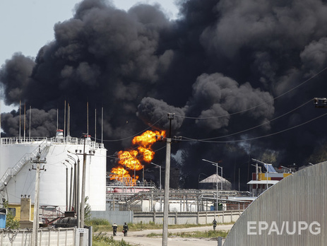 СМИ: Около 12.00 пожар на нефтебазе под Киевом возобновился