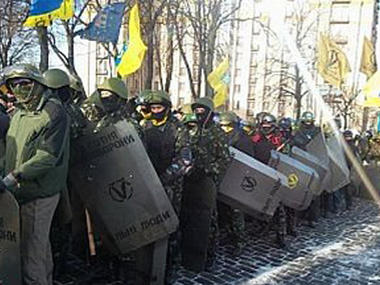 Народная самооборона, пикетировавшая Раду, вернулась на Майдан