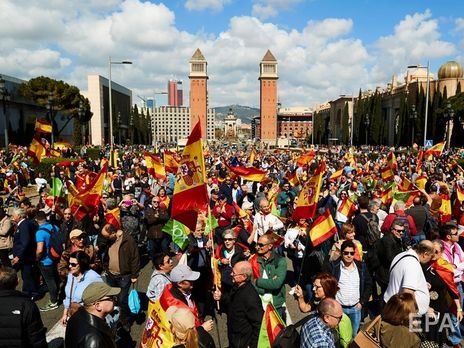 В Іспанії сепаратисти зіткнулися з поліцією на мітингу ультраправої партії. Затримано сімох осіб, є постраждалі