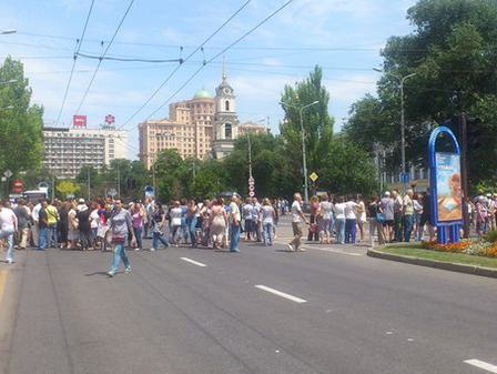 На митинге в Донецке требовали прекратить войну