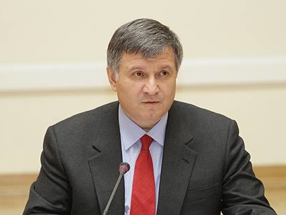 Аваков: Главный инженер горящей под Киевом нефтебазы отправлен под домашний арест, директор пытается избежать судебного заседания