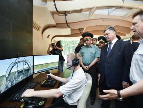 Порошенко: Военные изобретения украинских ученых и волонтеров будут поставлены в серийное производство