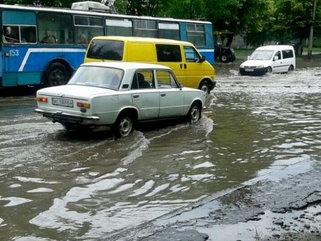 Ночью непогода обесточила в Украине 96 населенных пунктов