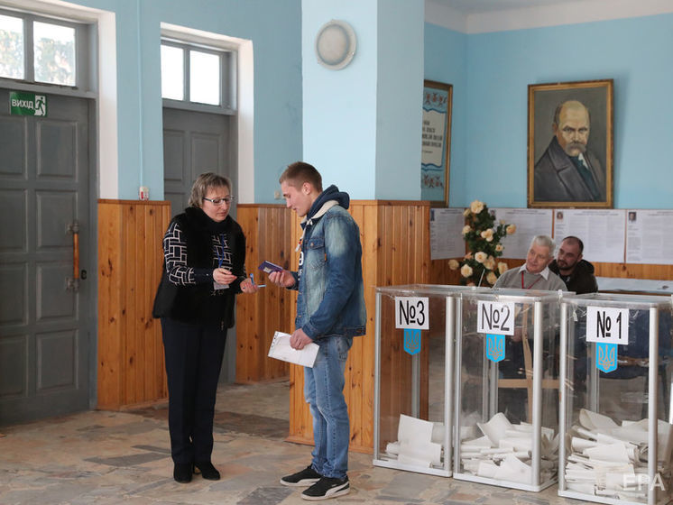 Жители временно оккупированных районов Донбасса приезжают на подконтрольную правительству территорию для голосования, несмотря на давление – офис омбудсмена