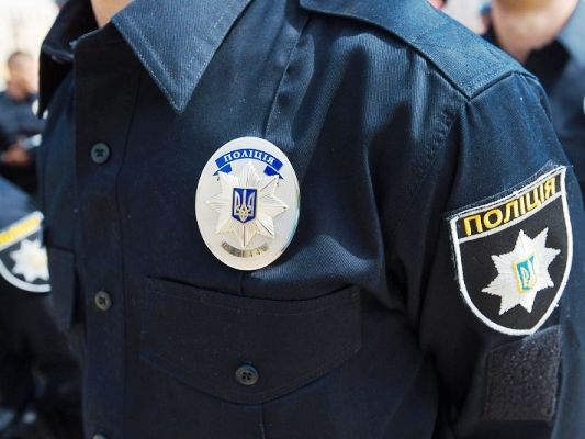 В Краматорске полиция обнаружила в "заминированном" авто сотни поддельных бюллетеней