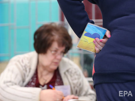 На одном из избирательных участков наблюдатели подрались за право зафиксировать нарушение – ЦИК Украины