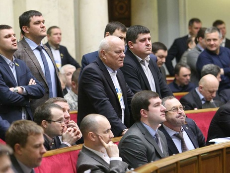 Рада планирует упростить процедуру получения кредитов на ремонт и строительство дорог