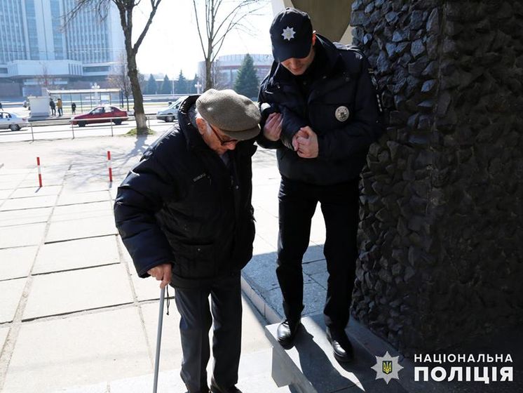В Полтавской области неизвестные напали на полицейского, охранявшего избирательный участок – МВД
