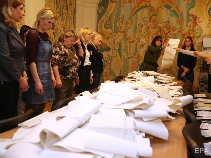 Зеленский набирает 30,1%, Порошенко 15,7%, Тимошенко 13,3% – параллельный подсчет "Опоры"
