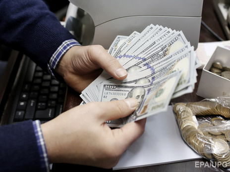 Нацбанк укрепил курс гривны к доллару на 49 копеек