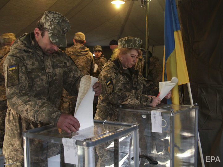 По результатам обработки 71,27% протоколов, Зеленский набирает 30,46%, Порошенко 16,16% голосов – ЦИК Украины