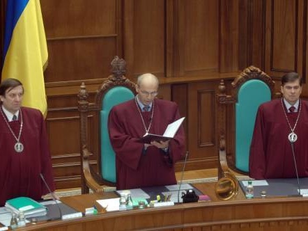 Конституционный Суд признал снятие депутатской неприкосновенности соответствующей Основному закону