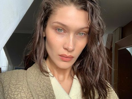 Белла Хадид поделилась селфи с The Weeknd