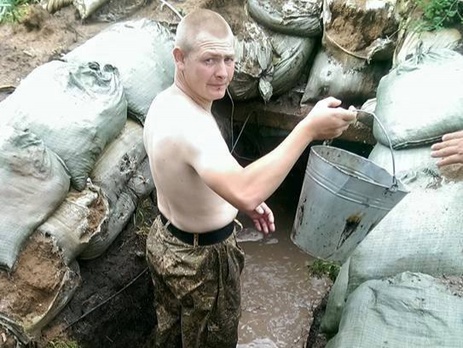 Сильный дождь затопил блиндажи военных на блокпосту под Мариуполем. Фоторепортаж