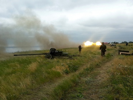 Береговые артиллеристы Военно-морских сил ВСУ поражали морские цели в ходе тактических учений. Фоторепортаж