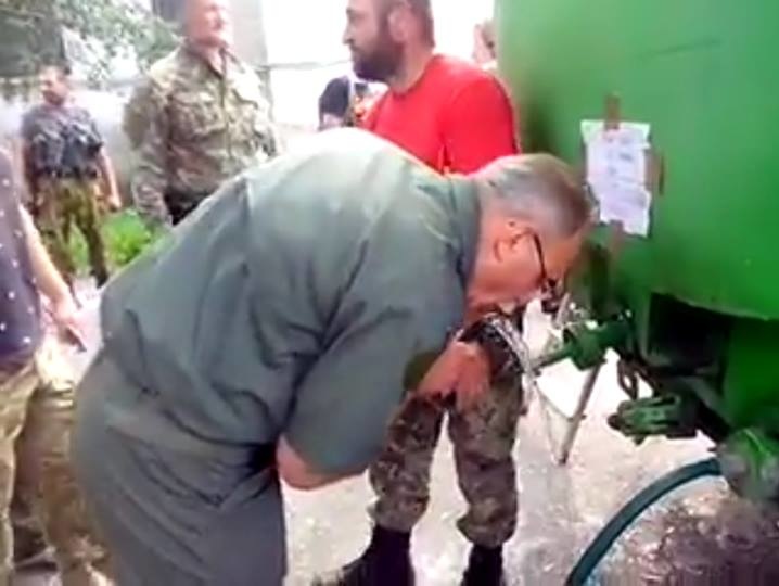 Бойцы "Торнадо" показали замминистра МВД Яровому свою базу. Видео