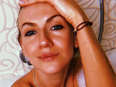 Нікітюк позувала у ванні з піною