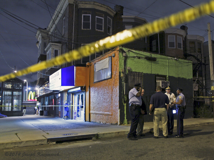 В Филадельфии мужчина открыл стрельбу на улице, ранив семерых человек